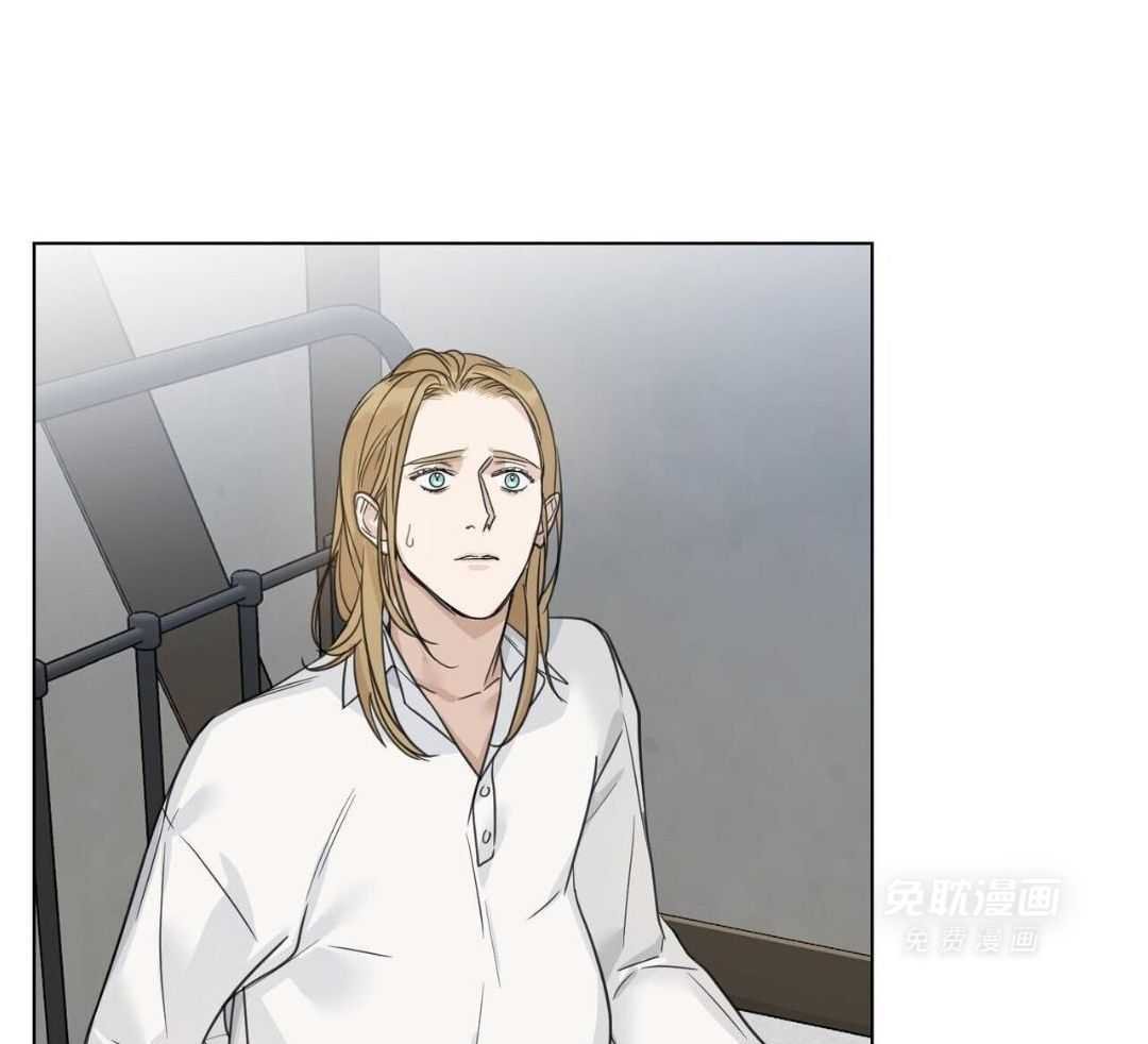 不自觉笑